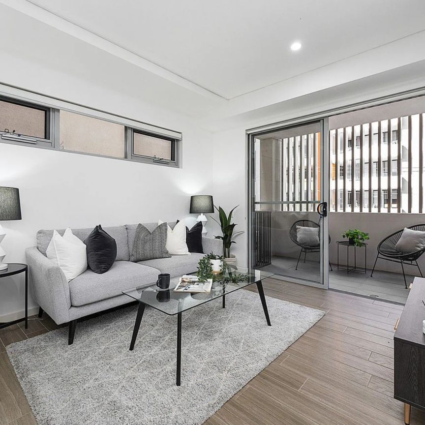 Spacious and contemporary living in convenient Homebush location - Photo 1