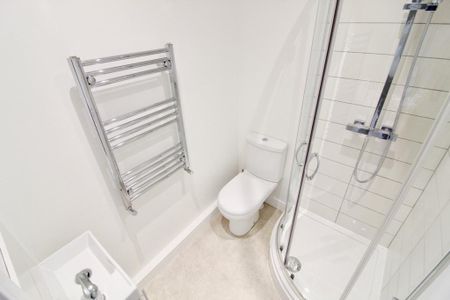 1 bedroom in a house share to rent - Photo 4