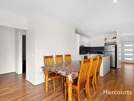 Family Home in Unbeatable Location! - Photo 2