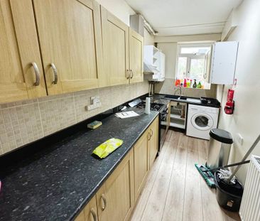 4 bedroom terraced house to rent - Photo 6