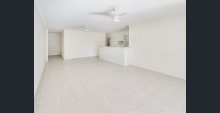 SPACIOUS APARTMENT | CENTRAL LOCATION! - Photo 2