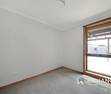 Lovely Unit in Altona Meadows! - Photo 2