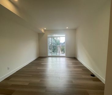 The Loop. Two Bedroom Plus Den/Three Full Bathrooms - Photo 3