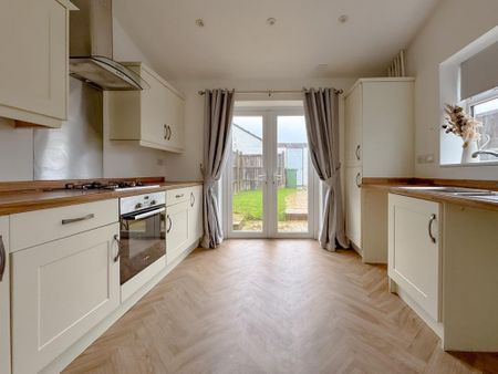 2 bedroom end of terrace house to rent - Photo 4