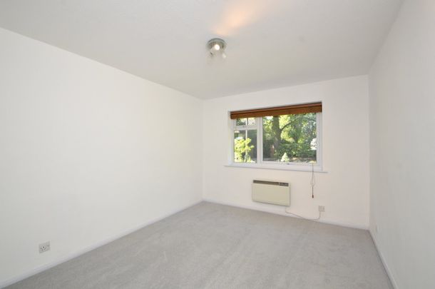 Elgin Road, Weybridge, KT13 - Photo 1