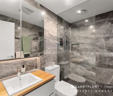 Spacious & Stylish 3-Bedroom Apartment with Leafy Outlook - Photo 4