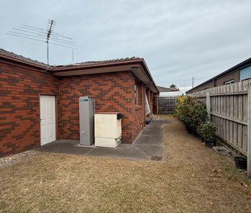 2/16 Herald Street, Cheltenham - Photo 4