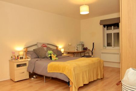 New Walk, Central Apartments (2 bed) - Photo 2
