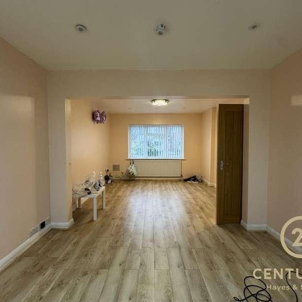 Lansbury Drive, UB4 - Photo 1