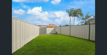 COMFORTABLE HOME INCLUDES SOLAR PANELS !!! - Photo 5