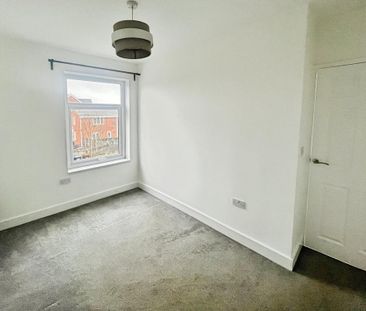 2 bedroom end of terrace house to rent - Photo 5