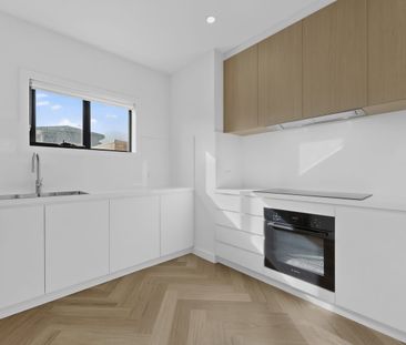 Light-Filled Townhouse in a Convenient Fawkner Pocket - Photo 4