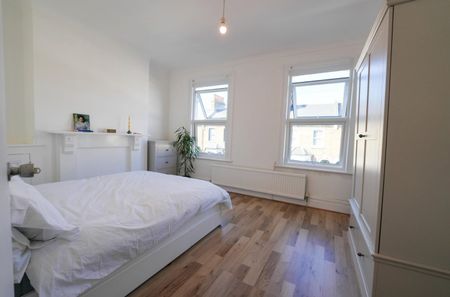 Room in a Shared House, Alloa Road, SE8 - Photo 2