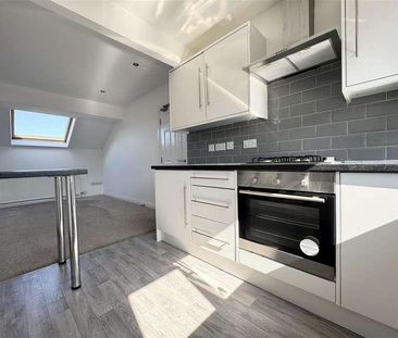 Wakefield Road, Scissett, Huddersfield, HD8 - Photo 2