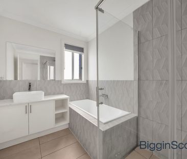 Modern, Spacious, and Perfectly Positioned Family Living! - Photo 5