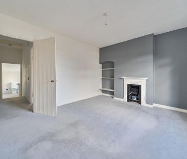 2 bedroom end of terrace house to rent - Photo 4