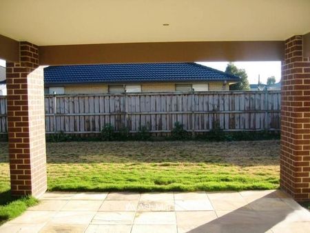 168 Linsell Boulevard, Cranbourne East, VIC 3977 - Photo 3