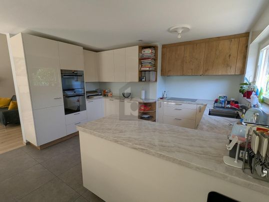 LICHTDURCHFLUTET MIT CHEMINÉE UND GARTEN - Foto 1