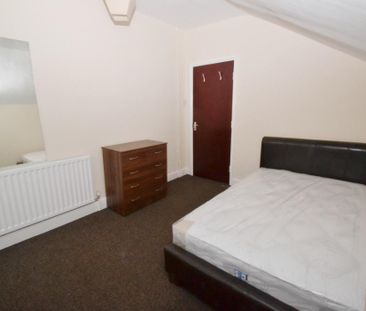 6 bedroom detached house to rent - Photo 4