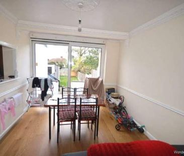 3 bedroom property to rent in Ilford - Photo 4