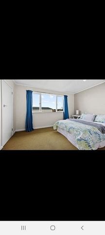 Large 6 Bedroom Family Home - Photo 3