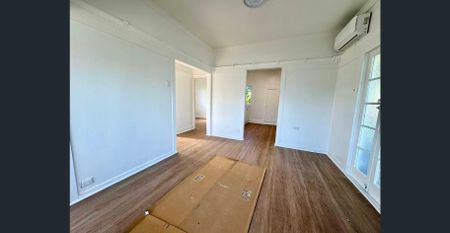 CUTE 2-BEDROOM HOME IN EVERTON PARK!! - Photo 3