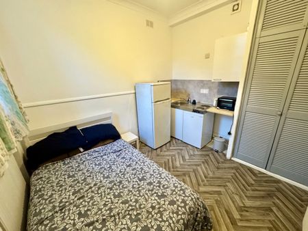 Studio Flat, Gray's Inn Road, London WC1X - Photo 3