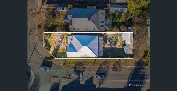 FULLY FURNISHED 3-BEDROOM HOME IN PRIME CENTRAL SOUTH LOCATION - Photo 1