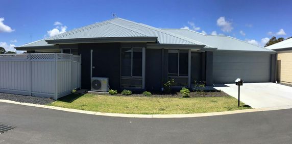 MODERN SECURED UNIT IN SOUTH BUNBURY!! - Photo 2