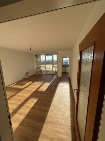 Modernisierte 2-Zi.-Wohnung (60 m²) mit sonnigem Balkon, EBK,TG + - Photo 3