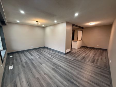 For Lease - 273 Coventry Court, Oshawa, Ontario - Photo 5