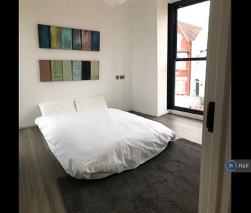 2 bedroom semi-detached house to rent - Photo 6