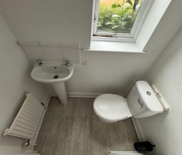 4 bedroom terraced house to rent - Photo 3