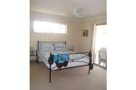 Spacious 4-Bedroom Family Home in Convenient Forest Lake Location - Photo 4