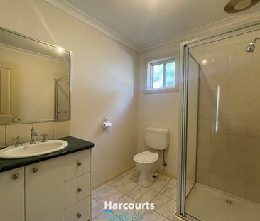 Modern 3-Bedroom Home in South Morang - Photo 5