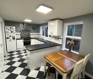 4 bedroom detached house to rent - Photo 3