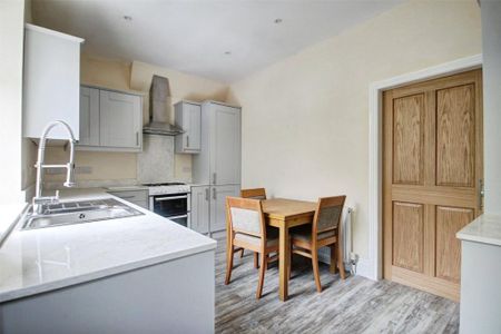 2 bedroom terraced house to rent - Photo 4