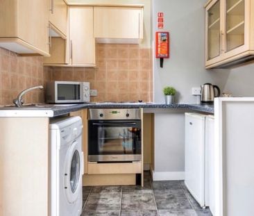 Room in a Shared Flat, Burley Road, LS4 - Photo 3