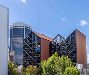 Central City 2-Bedroom Apartment with Gym Access! - Photo 4