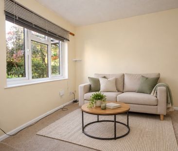 Oriental Road, Woking - Photo 1