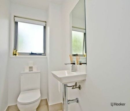 Modern Corner Townhouse Living in the Heart of Hope Island - Photo 4