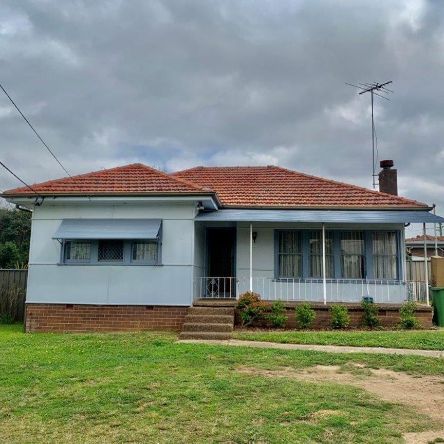 Fully Renovated House - Photo 1