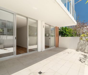 PRISTINE MODERN STYLE 1 BEDROOM APARTMENT - Photo 6