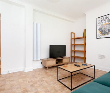 2 bedroom flat to rent - Photo 3