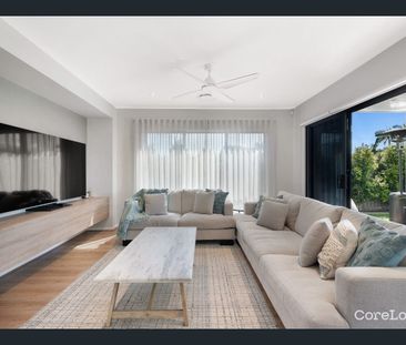 SPACIOUS FAMILY HOME IN POPULAR RIVERINA ESTATE - Photo 6