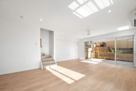 BRAND NEW DESIGNER TOWNHOUSE IN PRIME LOCATION - Photo 2