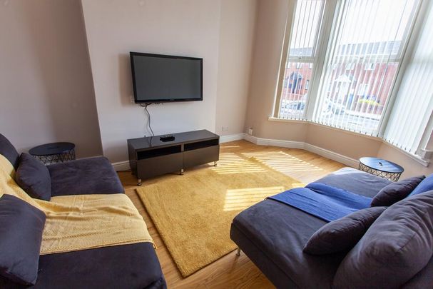 4 bedroom terraced house to rent - Photo 1