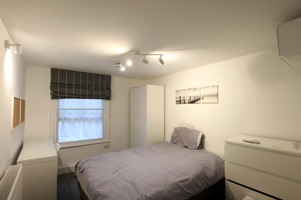 1 bedroom studio to rent Market Hill, Buckingham, Buckinghamshire, MK18 - Photo 1