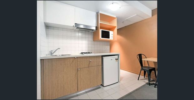 FURNISHED STUDIO APARTMENT - Photo 1