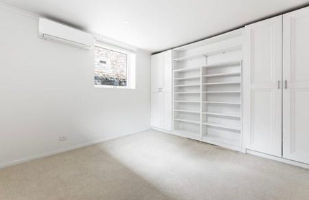 North Melbourne - Photo 2